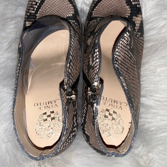 Vince Camuto
Sestrind Booties - Picture 5 of 8